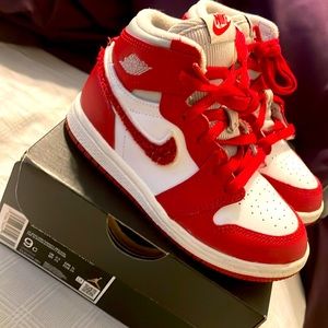Jordan 1 retro high OG size 9 toddler